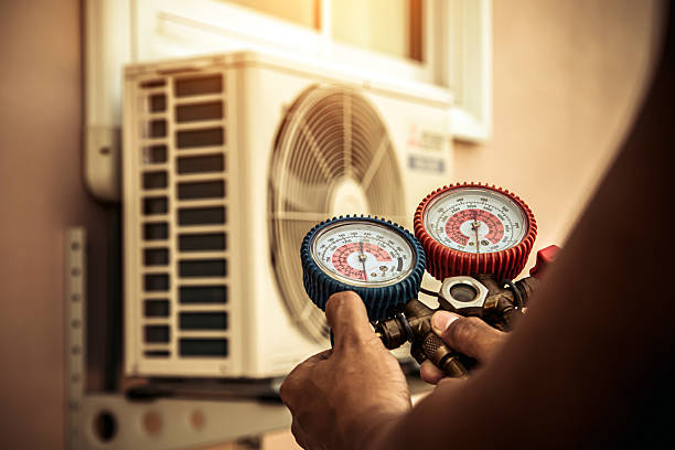 Professional Hvac technician working in Southfield, MI